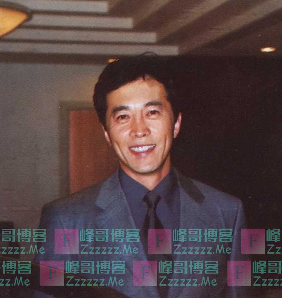 演员郑晓宁：爱慕萨日娜20年，两度娶娇妻，62岁下场太凄惨