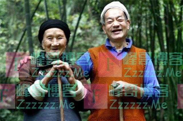 回顾19岁小伙带29岁寡妇私奔，躲进深山50年，为爱凿6千节天梯