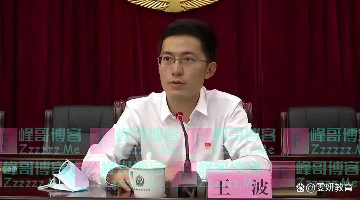 “禁欲系”副市长火了，长相斯文吸粉无数，个人履历不一般