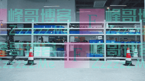 国产机器人重大突破！“浦东造”通用人形机器人“惊艳”亮相WAIC