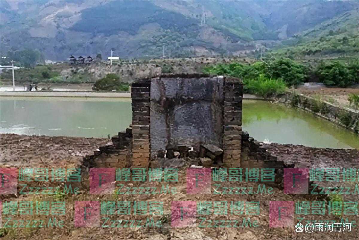 俗语：“门前坟，房后水”，这句话并非迷信，生活中不妨留意