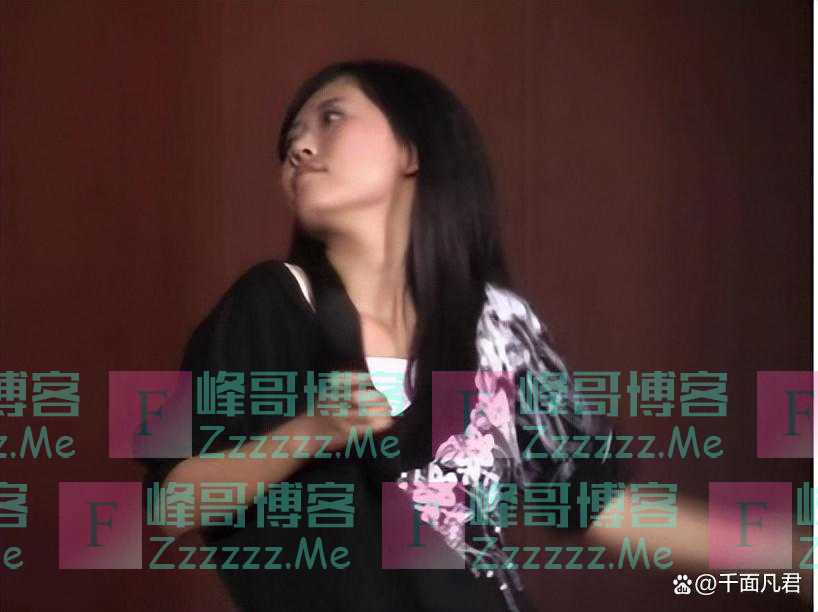 我央视美女导演，35岁辞职摆地摊卖玩具，最多一天挣5000，不后悔