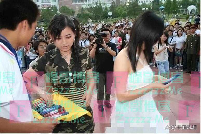 我央视美女导演，35岁辞职摆地摊卖玩具，最多一天挣5000，不后悔
