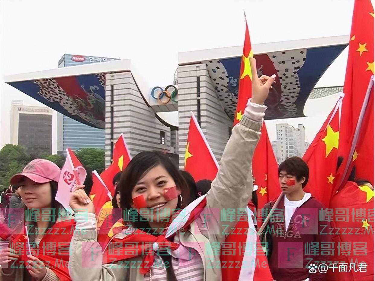 我央视美女导演，35岁辞职摆地摊卖玩具，最多一天挣5000，不后悔