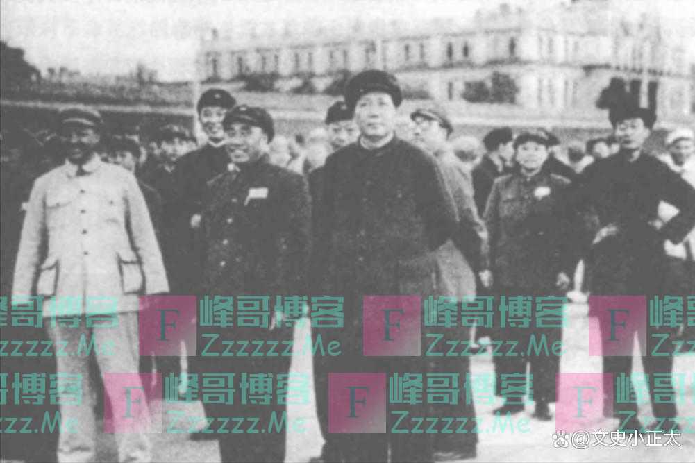 人民英雄纪念碑开工后，彭真提议碑文由周总理来写：他的字写得好