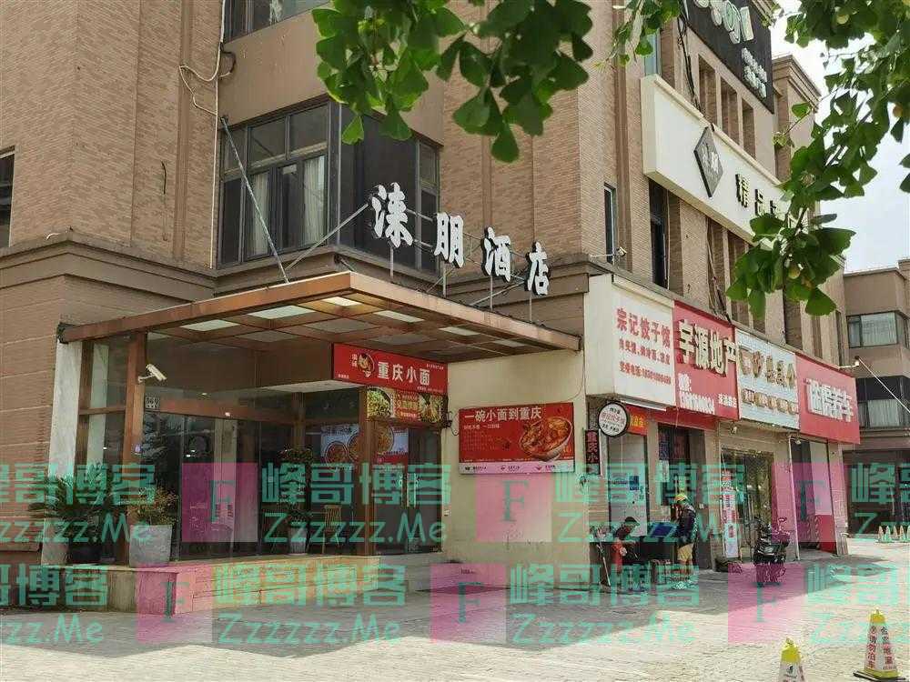 丢上海的脸！南京路步行街，零食店商品包装低俗；“一日游”坑骗游客，又有新花样