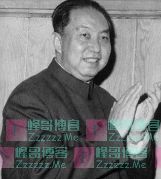 1978年，华老从朝鲜回国后要在大连阅兵，邓公闻讯直言：严重错误