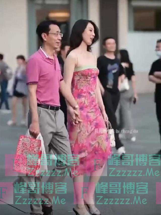 2012年，重庆大爷给怀孕女乞丐100元，不成想她是失踪的博士女儿