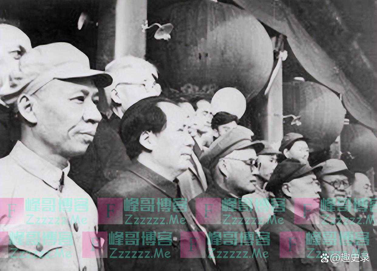 1971年后毛主席再未上过天安门，并叮嘱朱老总：让老帅们常来看我