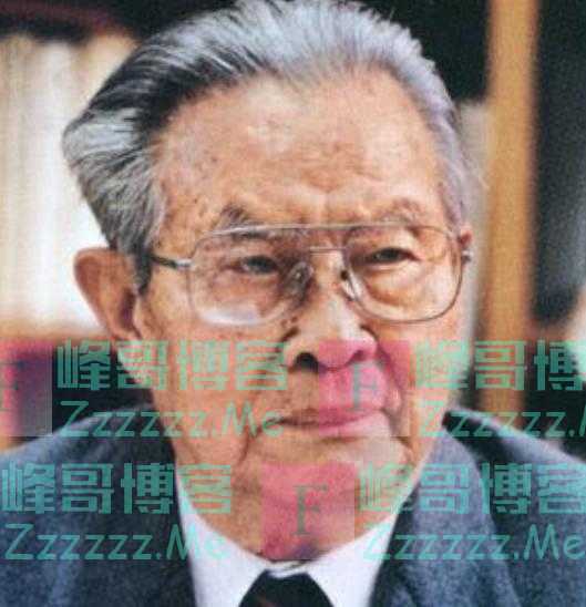 他曾任国务院副总理，1976年接替被审查的乔冠华，担任外交部部长