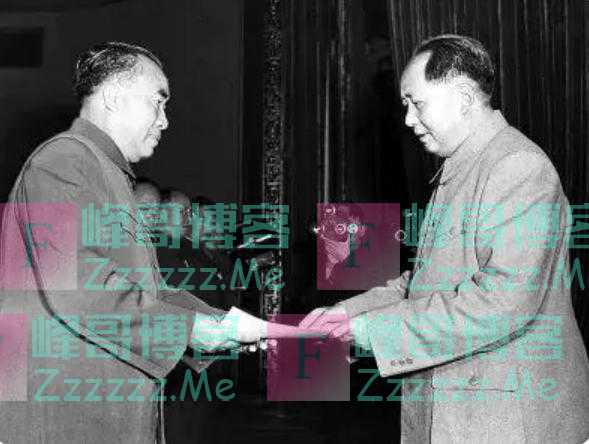 1955年大授衔，周总理问一位红色特工说：你要中将还是上将