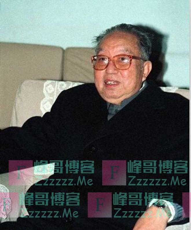 1986年陈永贵追悼会上，华国锋盯着遗体发呆，嘴里反复说着一句话