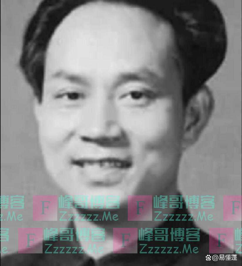 1966年周总理到二外开会见大字报：她看不起我，给我倒水有什么用