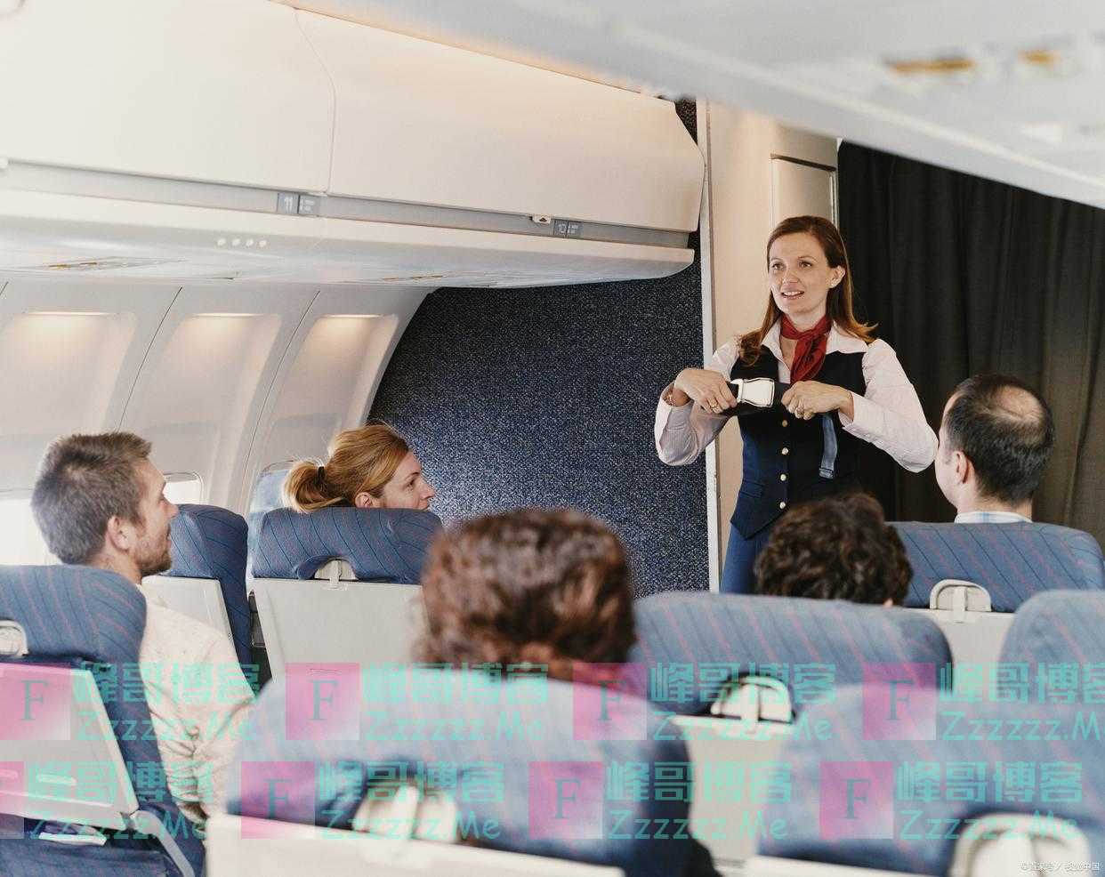 为什么坐飞机，空姐会不停给乘客送吃的？退休机长道出其中套路