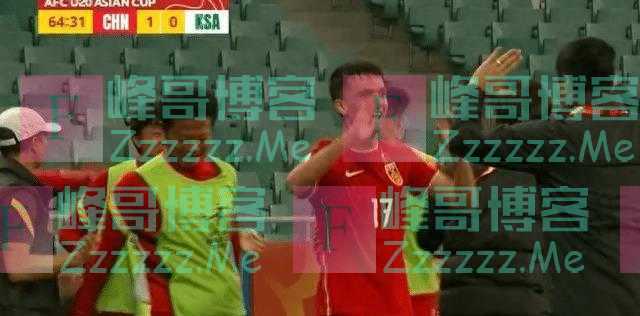 7分钟2球！中国男足踢疯了，打爆沙特队 疯狂滑跪庆祝 球迷唱国歌
