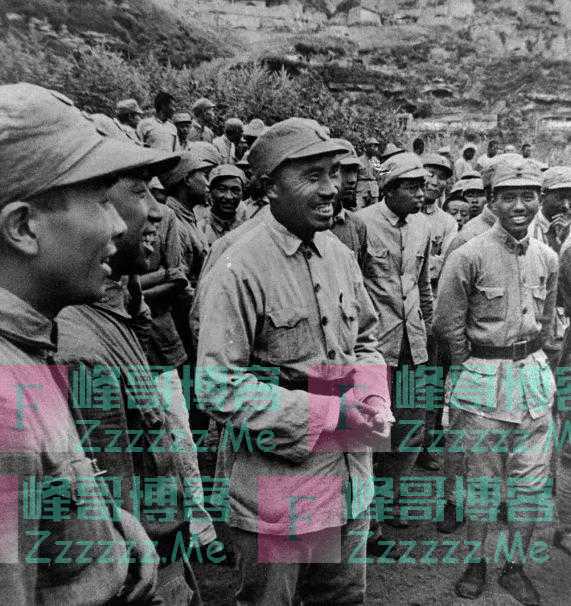 他是粟裕的老排长，1955年对军衔不满，罗荣桓：先不要给他授衔