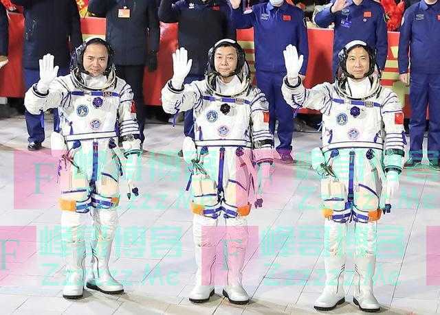 解放军特级航天员费俊龙，再次荣任指令长，有了新职务