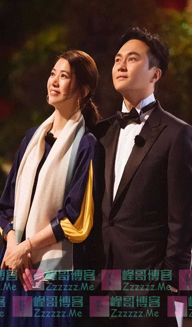 52岁张智霖出警局后首现身,头发花白、老人斑明显,全程无交流