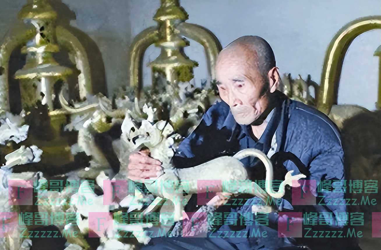 河南老汉带全村人“造假”，一年净赚1.6亿，警察：合理，不犯法