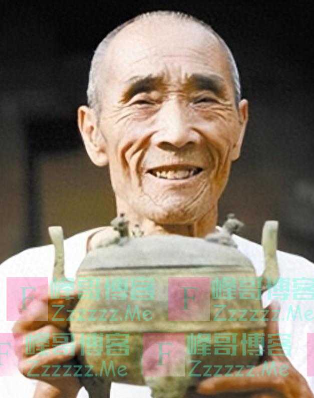 河南老汉带全村人“造假”，一年净赚1.6亿，警察：合理，不犯法