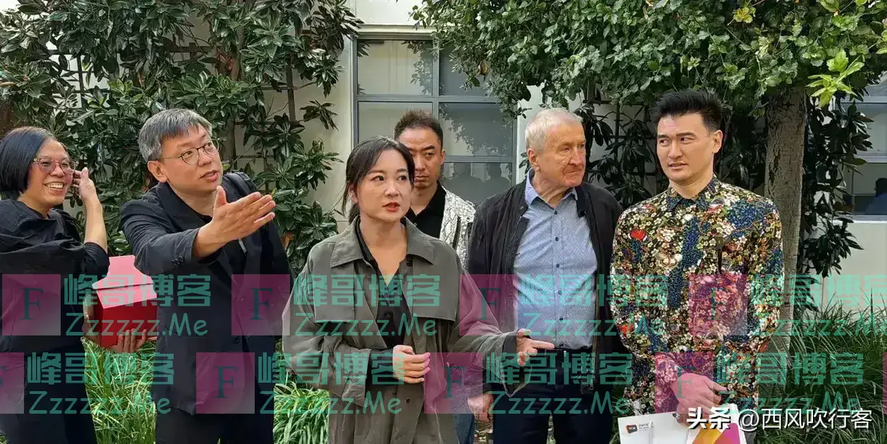 贾玲现身美国，离开美颜滤镜，真实状态曝光：褶子多、法令纹深！