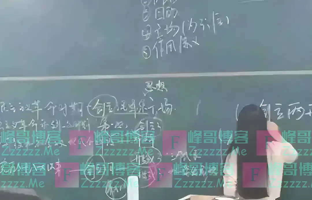 女教师“幼态字体”引发教育热议:字如其人,教育该何去何从