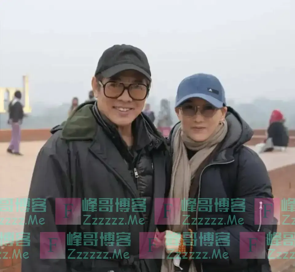 李连杰晒妻子近照,61岁利智衰老似奶奶,62岁黄秋燕依然风采不减