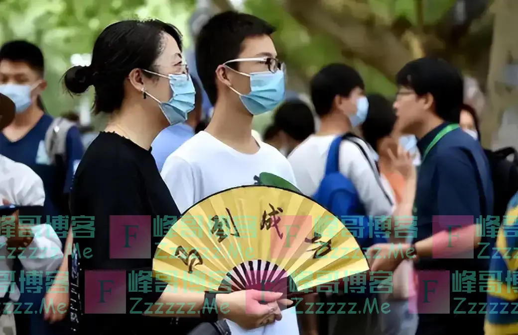 提前15分钟交卷,公然嘲讽高考题目太垃圾的林欢,最终考了多少分