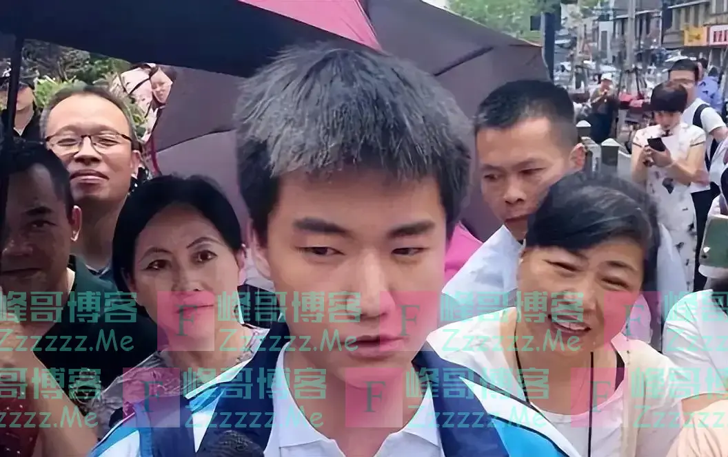 提前15分钟交卷,公然嘲讽高考题目太垃圾的林欢,最终考了多少分