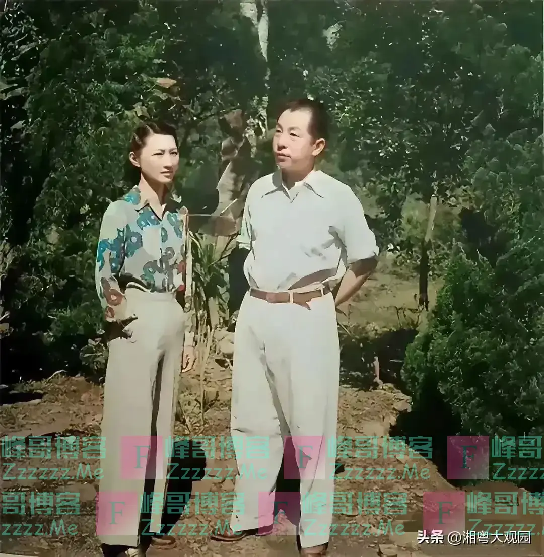 2000年，100岁的张学良和赵一荻拍了最后一张照片，男的帅女的美