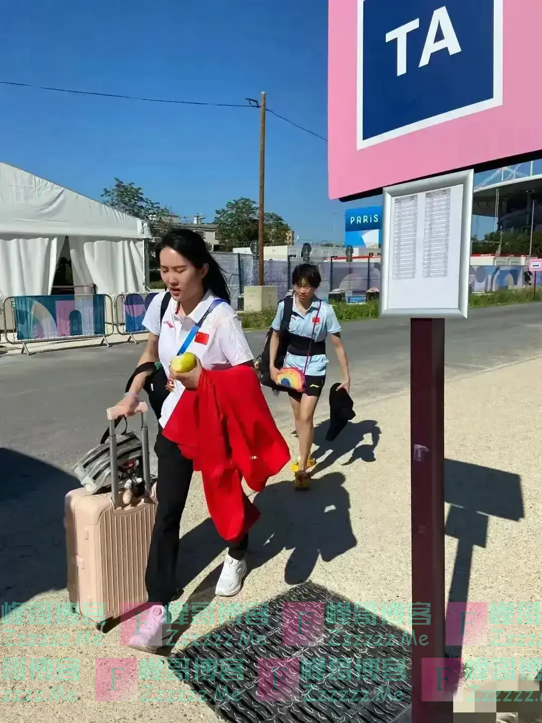 笑麻了!全红婵的家当!就算世界冠军陈若琳,也要背徒弟的娃娃了