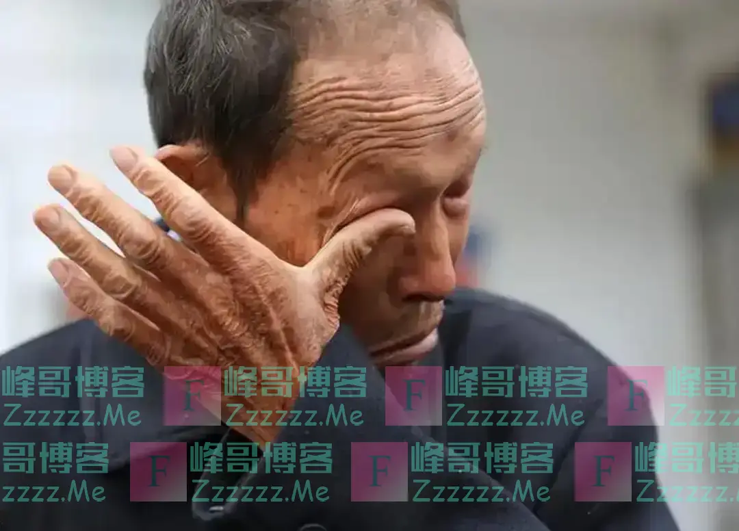 儿子考上清华,父亲宴请30桌,一村民看着通知书大笑:有错别字