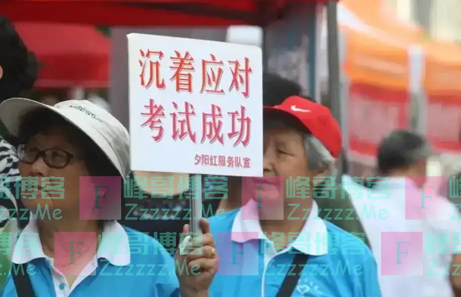 儿子考上清华,父亲宴请30桌,一村民看着通知书大笑:有错别字