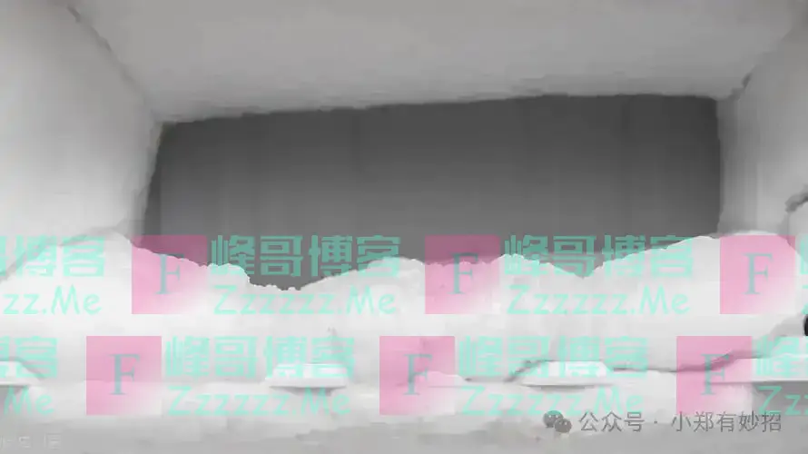 冰箱结冰不用铲,只需要一个塑料瓶,冰块自动脱落,效果太神了