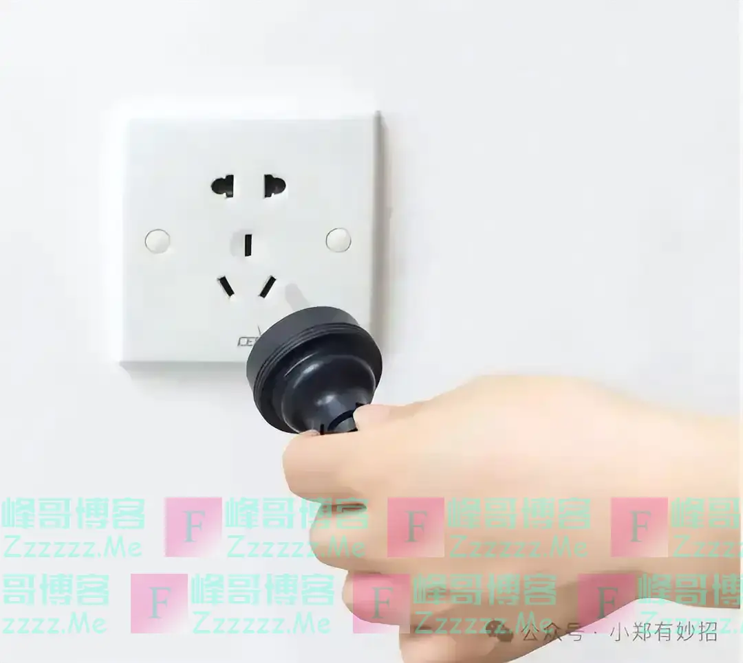 冰箱结冰不用铲,只需要一个塑料瓶,冰块自动脱落,效果太神了