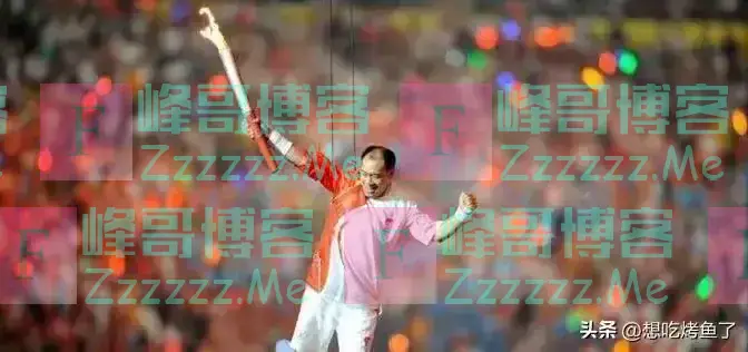 李宁成小老头?独自提包现身巴黎奥运,头发花白驼背惹心酸