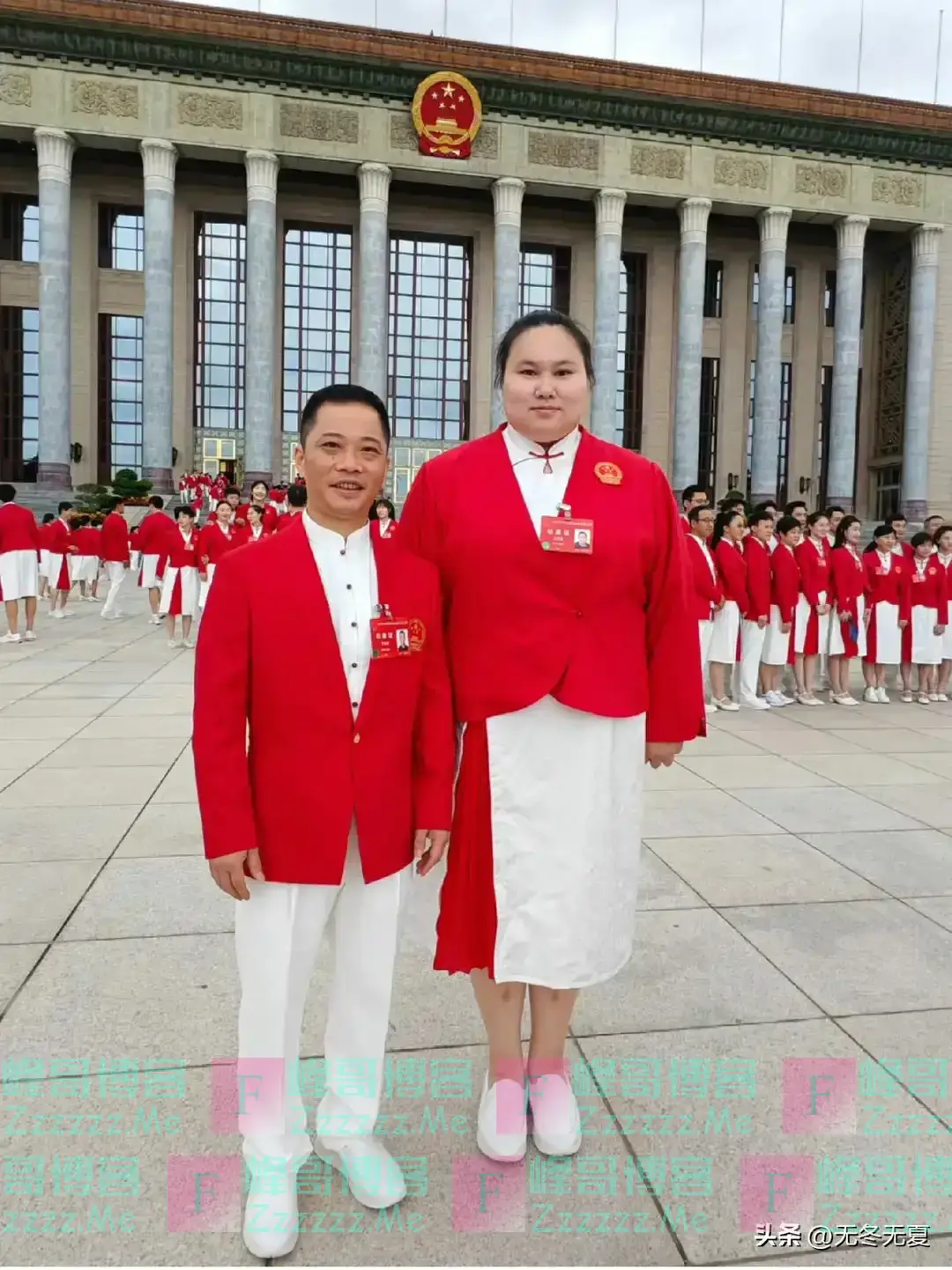 丑出天际!中国代表团表彰大会服装引热议:这裙子非穿不可吗?
