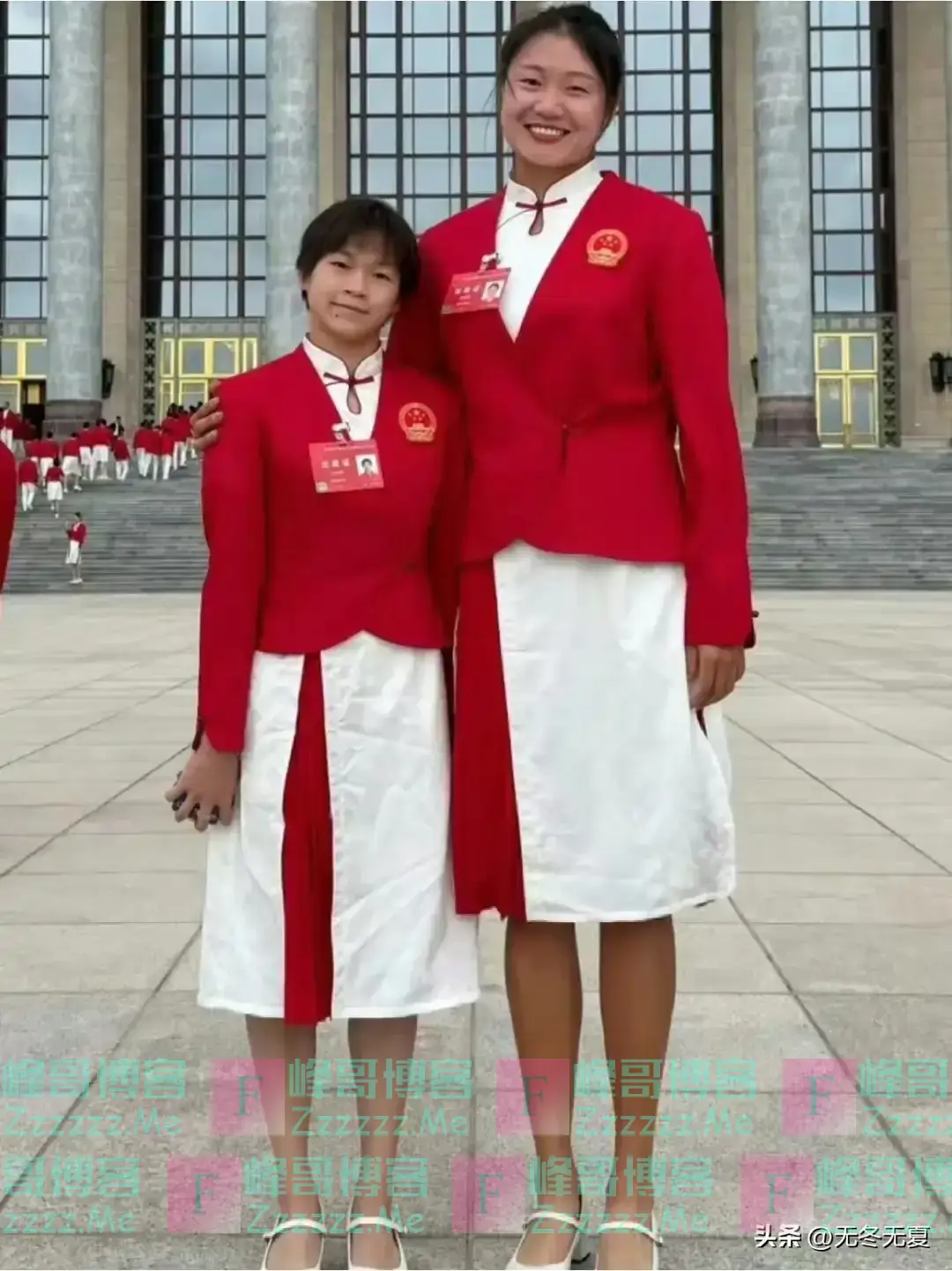 丑出天际!中国代表团表彰大会服装引热议:这裙子非穿不可吗?