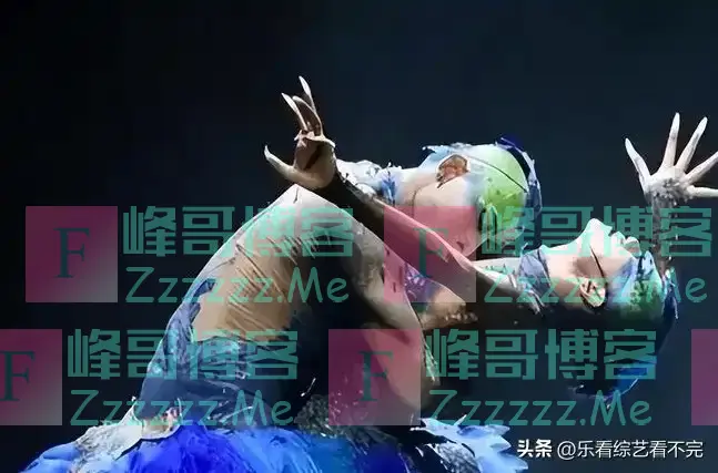杨丽萍 “一丝不挂” 孔雀舞引争议,艺术创新还是尺度过大?