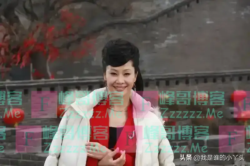 57岁于文华现状不惨,住农村简陋房裙子拖地喂土狗,曾遭前夫背叛