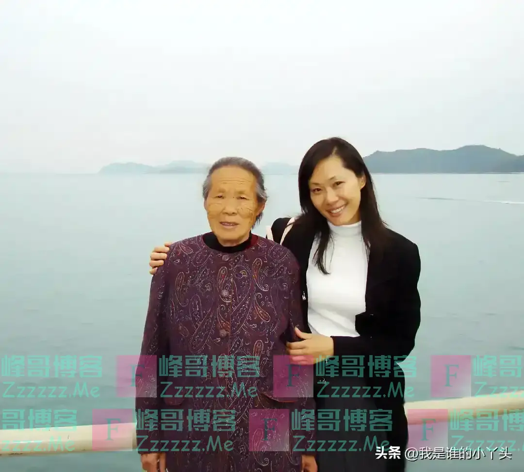 57岁于文华现状不惨,住农村简陋房裙子拖地喂土狗,曾遭前夫背叛