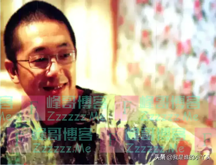 57岁于文华现状不惨,住农村简陋房裙子拖地喂土狗,曾遭前夫背叛