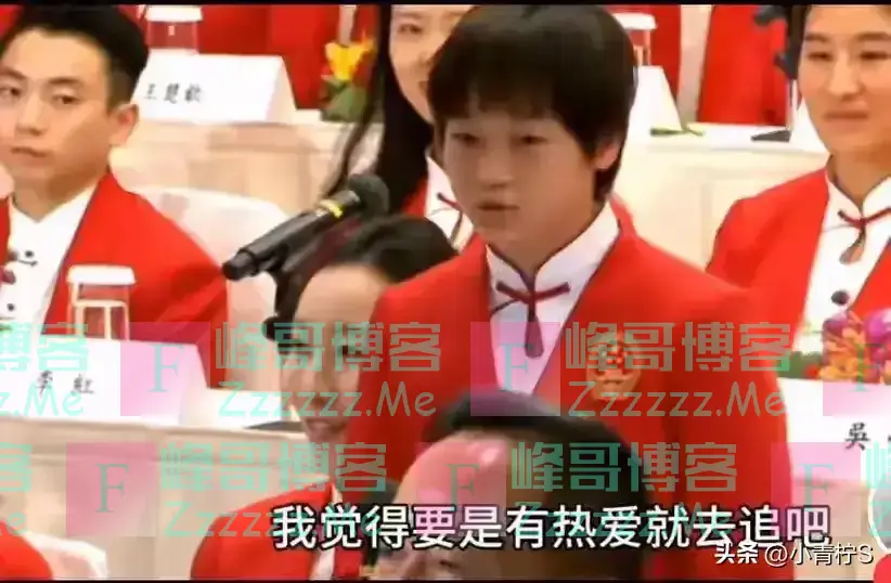 全红婵挽着马龙胳膊,一起买果茶,网友:马龙是负责专门哄小孩吗