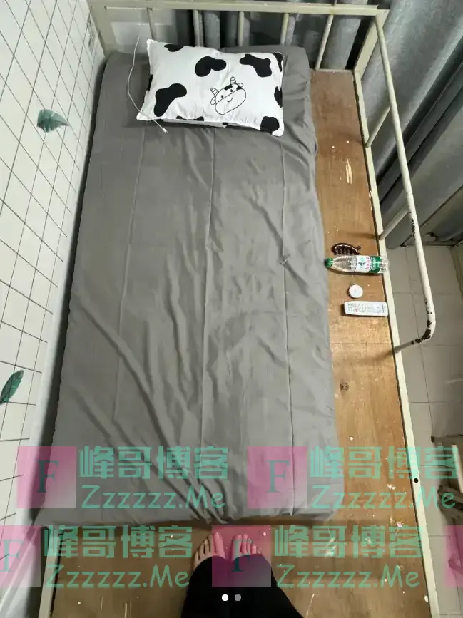 “18cm,这谁受得了啊”,大学女生晒出宿舍床,隔着屏幕感到绝望
