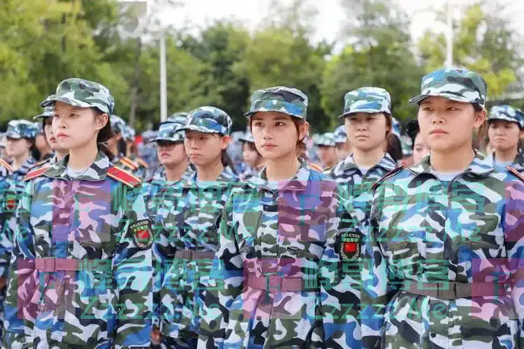 女同学在阳光下“一览无余”:学校半透明军训服走红,谁敢穿?