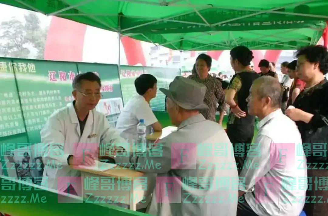 取消老年人免费乘车?专家提出新建议,年轻人:再也不用看眼色了