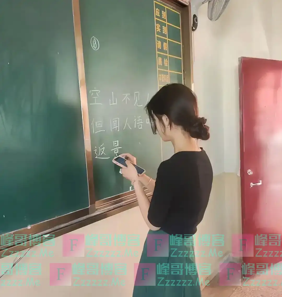 女老师因“板书幼态”, 被家长告到 学校停职, 师范生道出真实原因