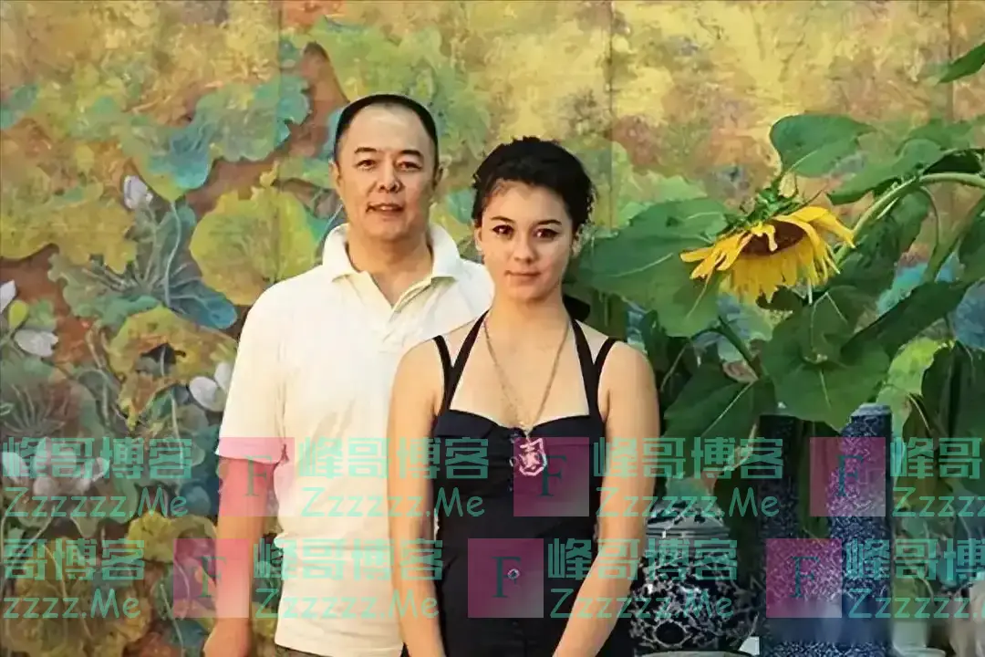 善恶终有报!66岁双腿包扎瘫在轮椅的张铁林,已活成一个“笑话”