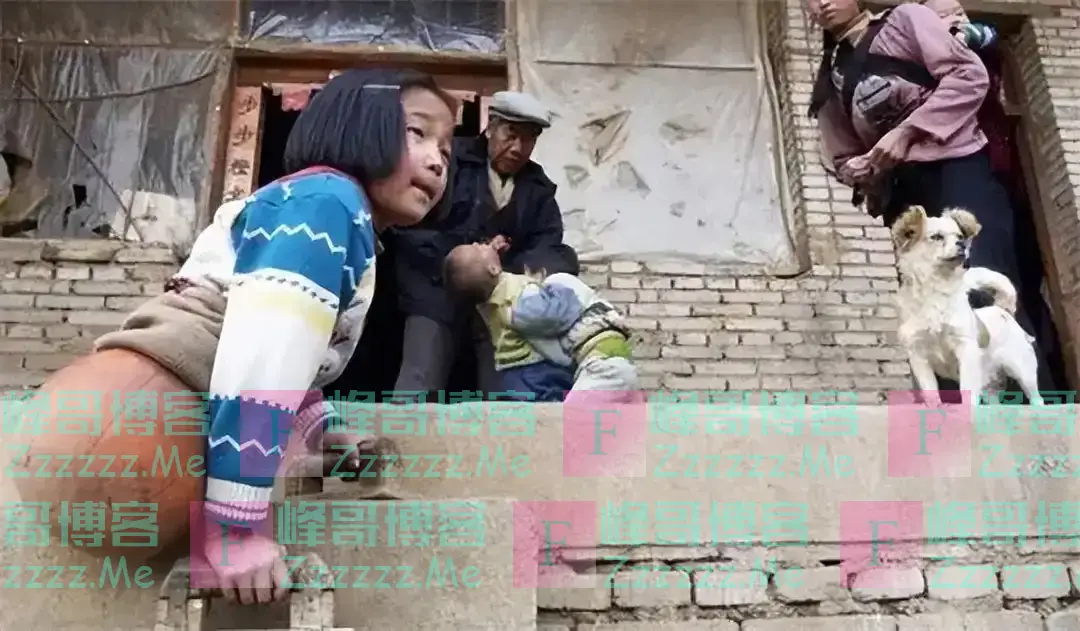 当年那个没腿的“篮球女孩”,如今28岁了,貌美如花,当了公务员