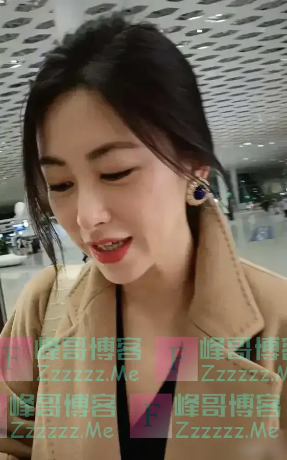 朱珠又带火了一种名媛穿法:驼色大衣+运动裤,时髦高级又洋气
